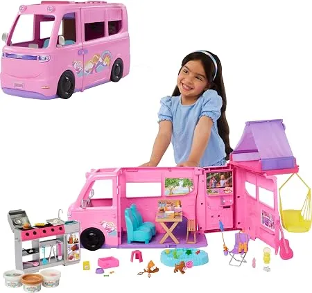 Barbie®'nin Rüya Karavanı Araç Oyun Seti | Çatı çadırı, asma koltuk, balıkçı havuzu, renk değiştiren mangal ve 60+ aksesuar, macun dahil, HRJ78
